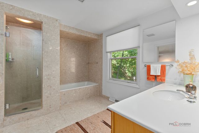 1175 Edgewood Road, Lake Forest, IL 60045