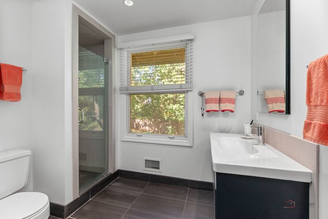 1175 Edgewood Road, Lake Forest, IL 60045