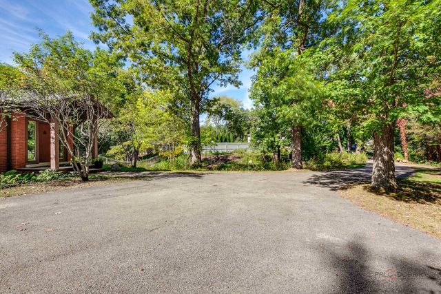 1175 Edgewood Road, Lake Forest, IL 60045