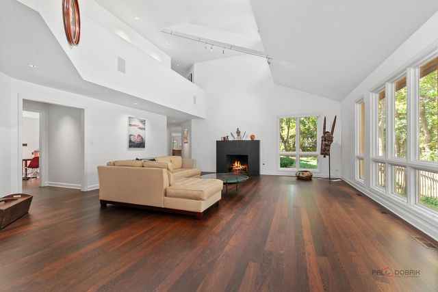 1175 Edgewood Road, Lake Forest, IL 60045