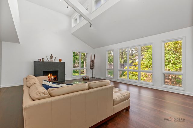 1175 Edgewood Road, Lake Forest, IL 60045