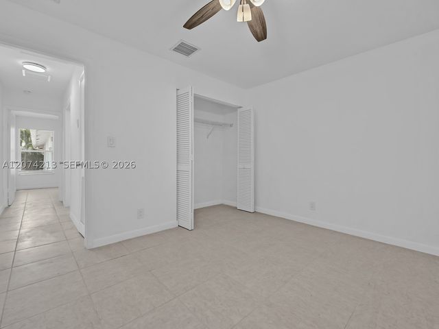 241 NW 40th St 3, Oakland Park, FL 33309