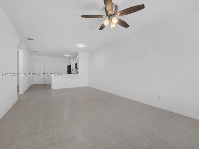 241 NW 40th St 3, Oakland Park, FL 33309