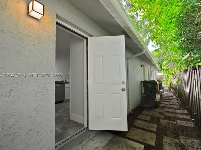 241 NW 40th St 3, Oakland Park, FL 33309