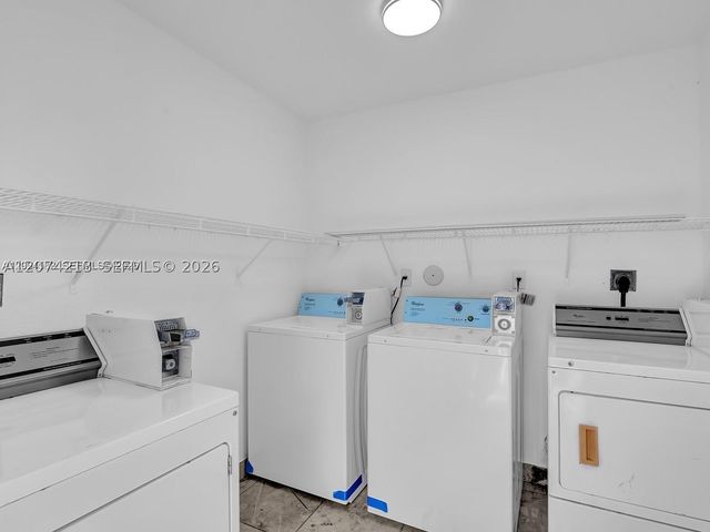 241 NW 40th St 3, Oakland Park, FL 33309