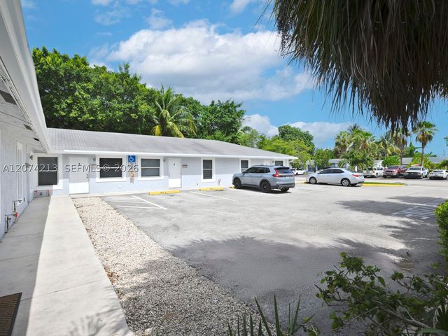 241 NW 40th St 3, Oakland Park, FL 33309