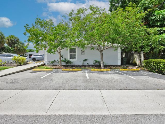 241 NW 40th St 3, Oakland Park, FL 33309