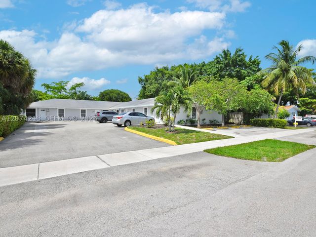 241 NW 40th St 3, Oakland Park, FL 33309
