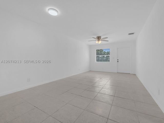 241 NW 40th St 3, Oakland Park, FL 33309