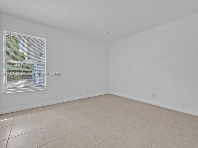 241 NW 40th St 3, Oakland Park, FL 33309