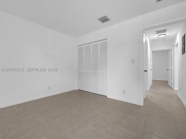 241 NW 40th St 3, Oakland Park, FL 33309