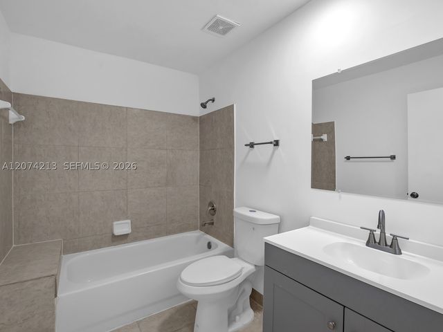 241 NW 40th St 3, Oakland Park, FL 33309