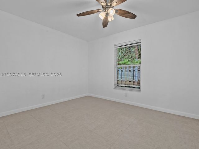 241 NW 40th St 3, Oakland Park, FL 33309