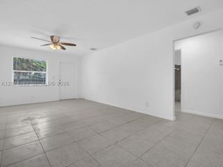 241 NW 40th St 3, Oakland Park, FL 33309