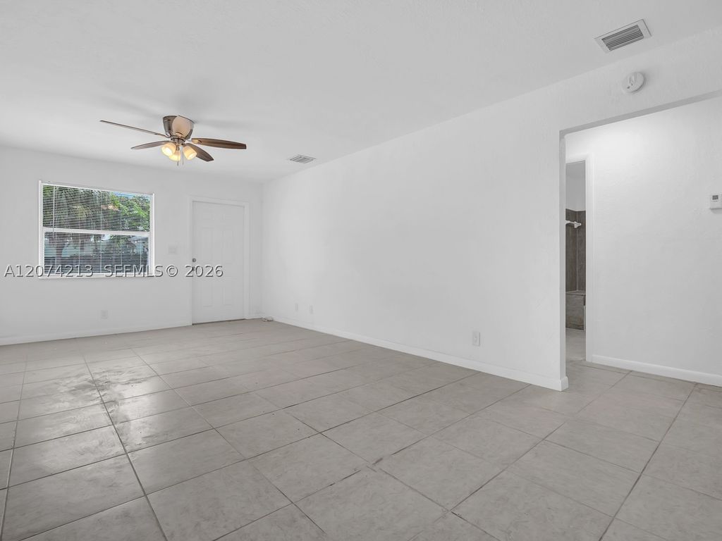 241 NW 40th St 3, Oakland Park, FL 33309
