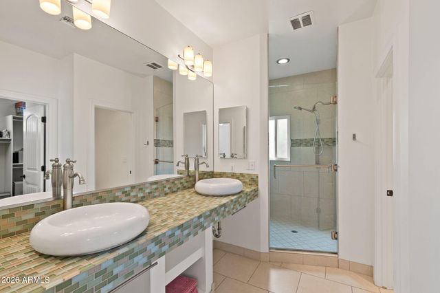 1501 E EARLL Drive, Phoenix, AZ 85014