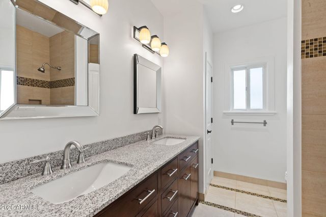 1501 E EARLL Drive, Phoenix, AZ 85014