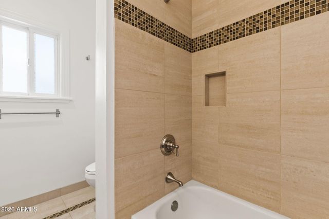 1501 E EARLL Drive, Phoenix, AZ 85014