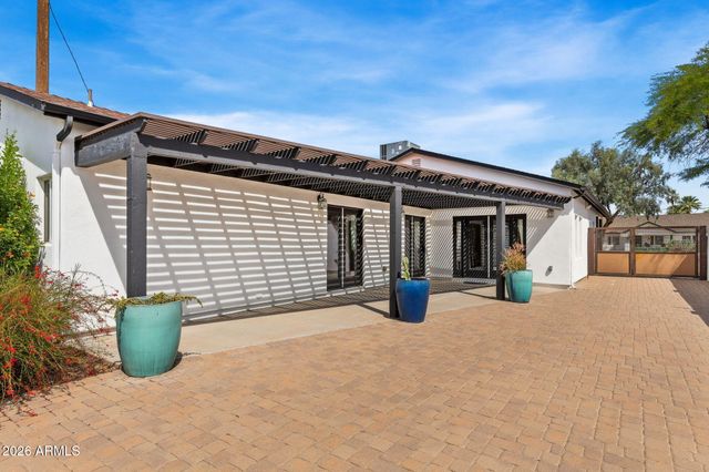 1501 E EARLL Drive, Phoenix, AZ 85014