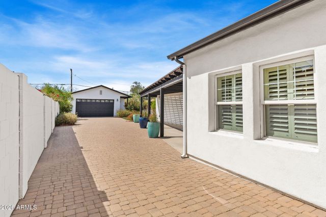 1501 E EARLL Drive, Phoenix, AZ 85014