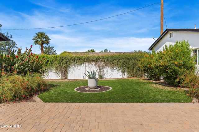 1501 E EARLL Drive, Phoenix, AZ 85014