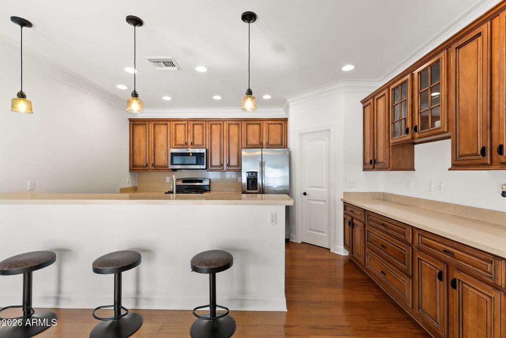 Image 12 of property listing at 1501 E EARLL Drive, Phoenix, AZ 85014