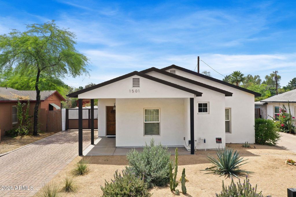 Image 2 of property listing at 1501 E EARLL Drive, Phoenix, AZ 85014