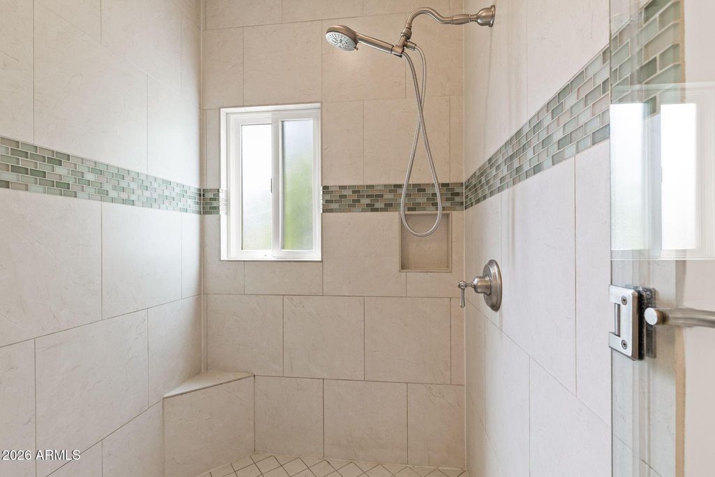 Image 20 of property listing at 1501 E EARLL Drive, Phoenix, AZ 85014