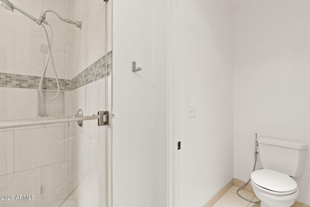 Image 21 of property listing at 1501 E EARLL Drive, Phoenix, AZ 85014