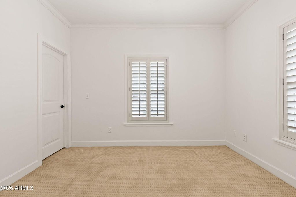 Image 27 of property listing at 1501 E EARLL Drive, Phoenix, AZ 85014