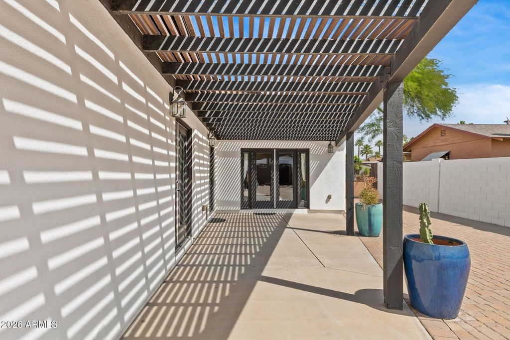 Image 34 of property listing at 1501 E EARLL Drive, Phoenix, AZ 85014