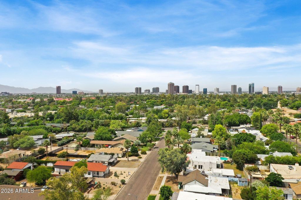 Image 39 of property listing at 1501 E EARLL Drive, Phoenix, AZ 85014