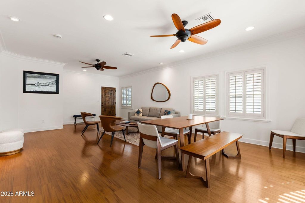 Image 6 of property listing at 1501 E EARLL Drive, Phoenix, AZ 85014