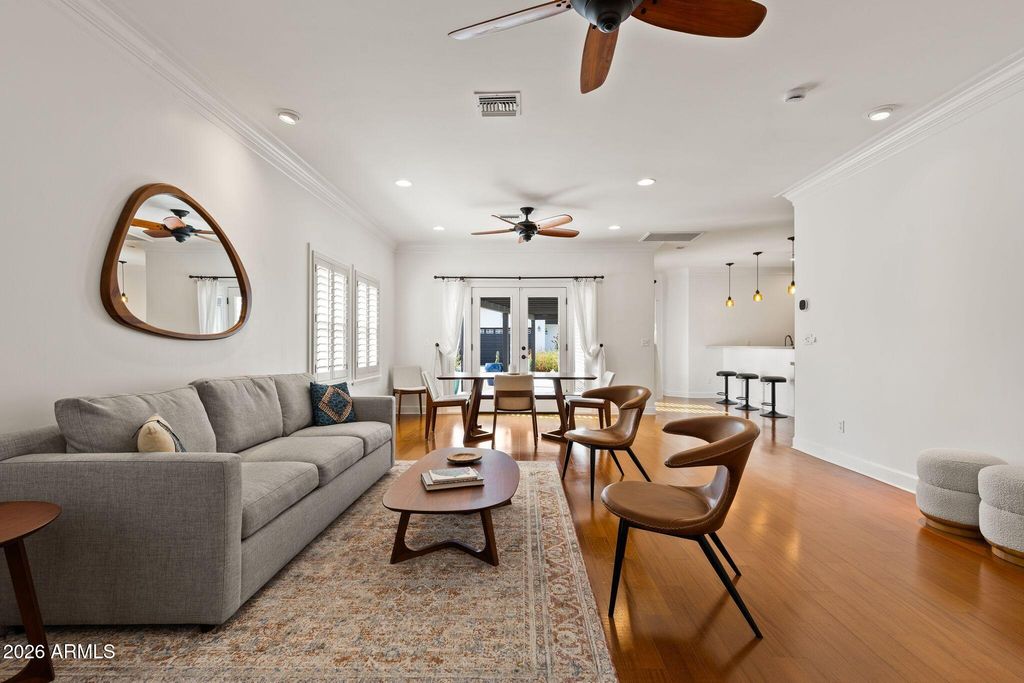 Image 9 of property listing at 1501 E EARLL Drive, Phoenix, AZ 85014