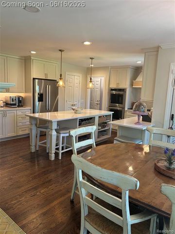 3486 Shakespeare Drive, Troy, MI 48084