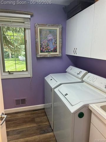 3486 Shakespeare Drive, Troy, MI 48084