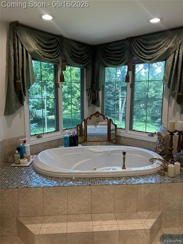 3486 Shakespeare Drive, Troy, MI 48084