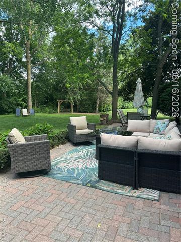 3486 Shakespeare Drive, Troy, MI 48084