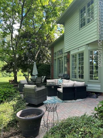 3486 Shakespeare Drive, Troy, MI 48084