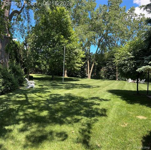 3486 Shakespeare Drive, Troy, MI 48084