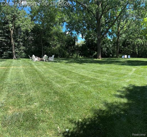 3486 Shakespeare Drive, Troy, MI 48084