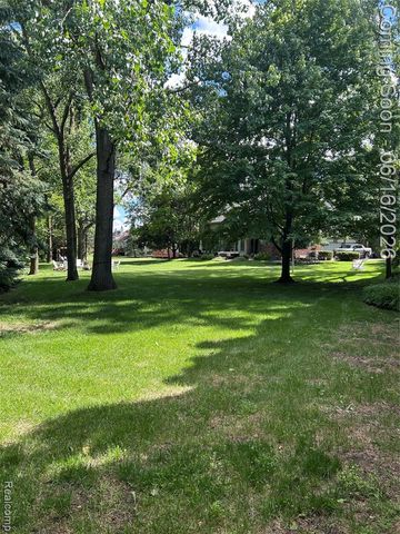 3486 Shakespeare Drive, Troy, MI 48084