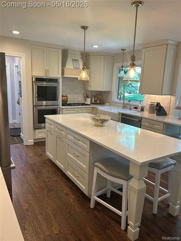3486 Shakespeare Drive, Troy, MI 48084