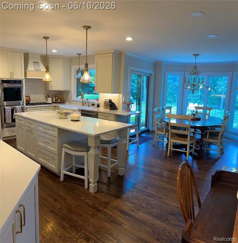 3486 Shakespeare Drive, Troy, MI 48084