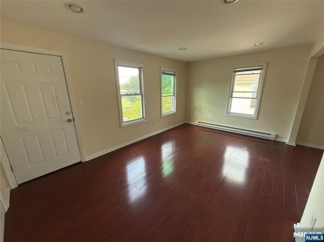 25 Kingsland Street, Nutley, NJ 07110