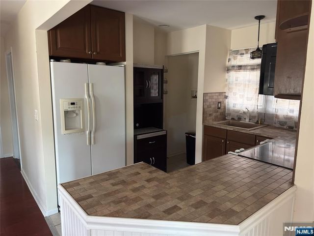 25 Kingsland Street, Nutley, NJ 07110