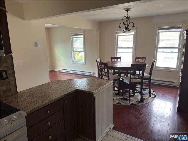 25 Kingsland Street, Nutley, NJ 07110