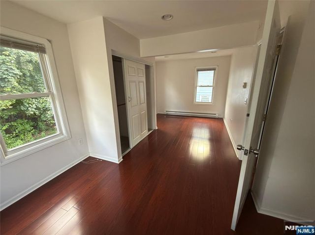 25 Kingsland Street, Nutley, NJ 07110