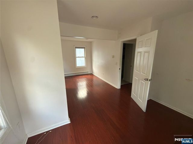 25 Kingsland Street, Nutley, NJ 07110