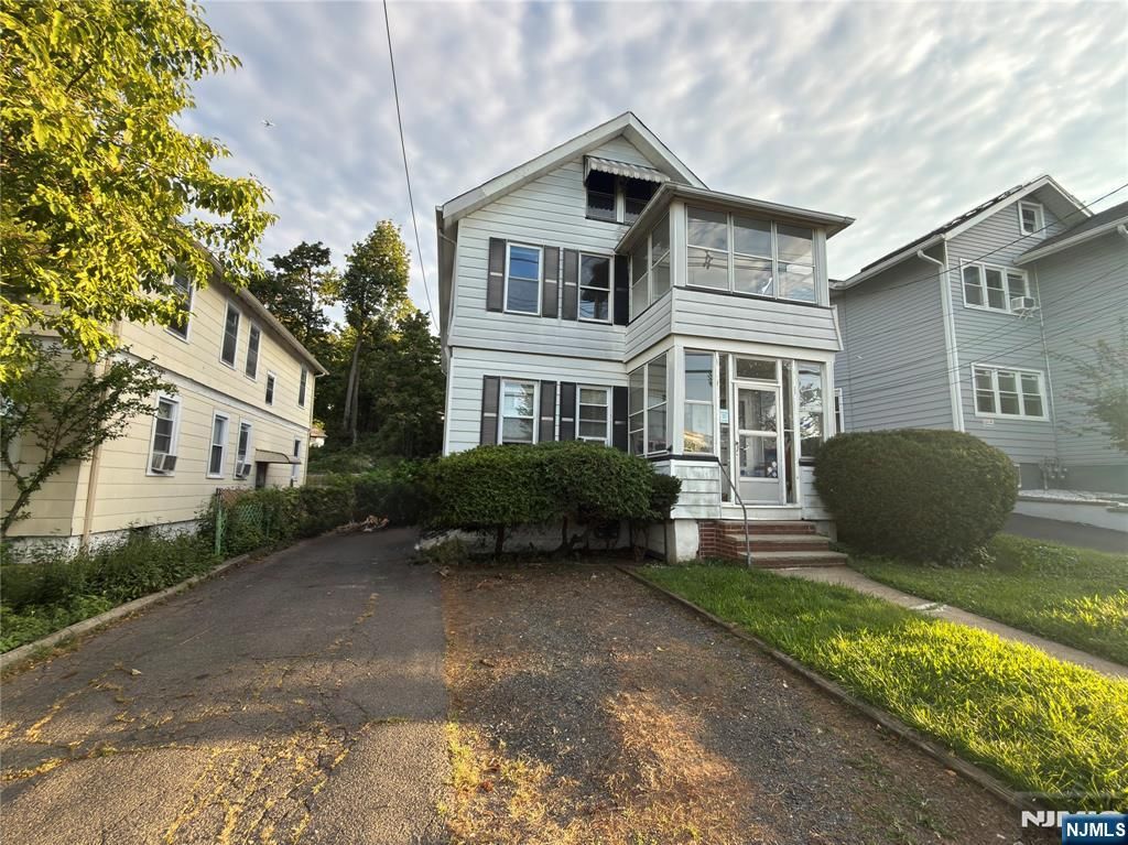 25 Kingsland Street, Nutley, NJ 07110